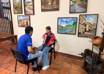 BEYA LICETH ENCISO, LA PRIMERA MUJER ACORDEONERA DE CONVENCIÓN